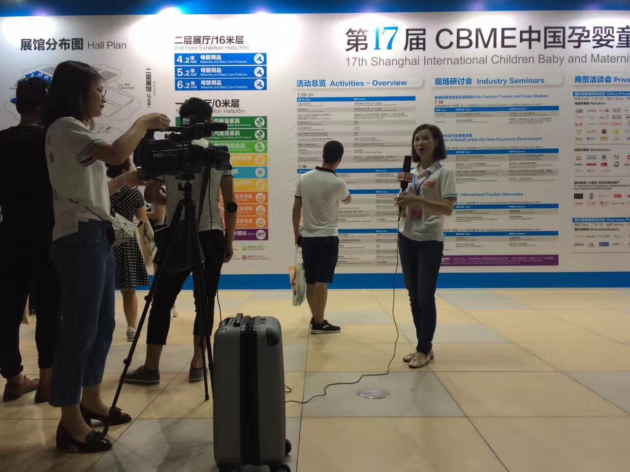 公司新媒体《婴鸣Talk》栏目组出击上海第17届CBME中国孕婴童展满载而归